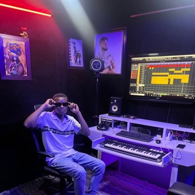 Street Poet🎼 Click on the link below to listen to my latest song, Grind… All About The Grind⚙️🌍