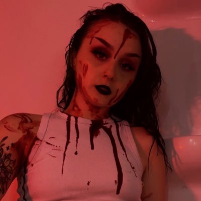 I’m that local goth girl in your area you get emails about 🔪 || main acc: @ghoulcify