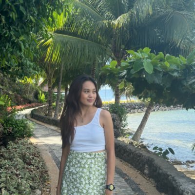 🦷👩🏻‍⚕️ // 21 @browncheeska_