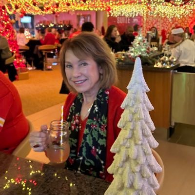 BeemerPaula's profile picture. life is good ☘️🍷