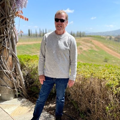 moon185436's profile picture. 