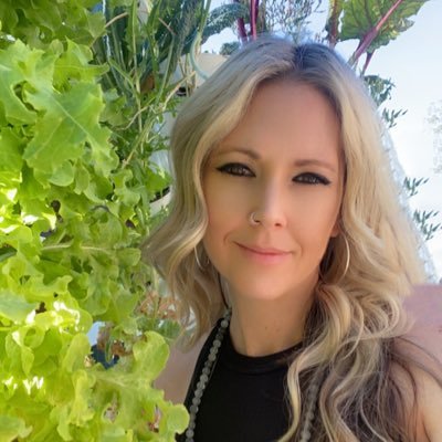 yoginiamber's profile picture. 🌺Spiritual Healer + Holistic Wellness Guide   🧘🏼‍♀️ Yoga + Sound Bath Experiences 🇺🇸#patriotsunite