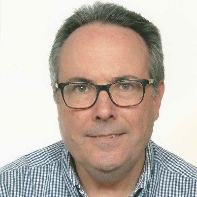 Professor per vocació i independentista per convicció. He nascut, visc i treballo a Terrassa. Apassionat de la robòtica educativa i de la formació de formadors.