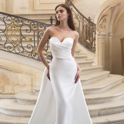 Award winning bridal boutique providing gowns from the worlds leading designers together with exceptional expertise and service. Platinum stockists of Enzoani