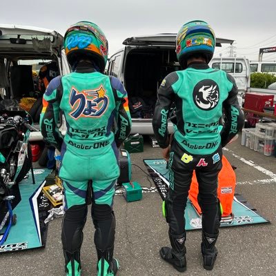 フェニックスレーシング😌🥰 ただただあの人とバイクが好き💕 だけどバイク乗るセンスなさすぎる人。最近ボルダリングに夢中😂😂一応メイクさんです💄