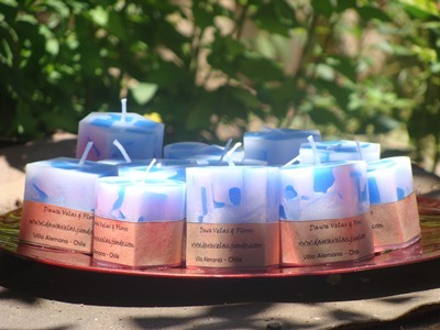 Realizamos Velas Artesanales cien por ciento a mano, en distintos aromas, colores y diseños, ven y conócenos.  We make 100 % handcrafted candles!