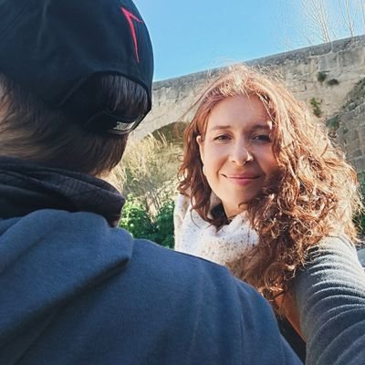 Psicòloga. Especialitzada en grups de suport i ajuda mútua.

Regidora als @hopierola

'... tota la vida és ARA, no t'adormis'