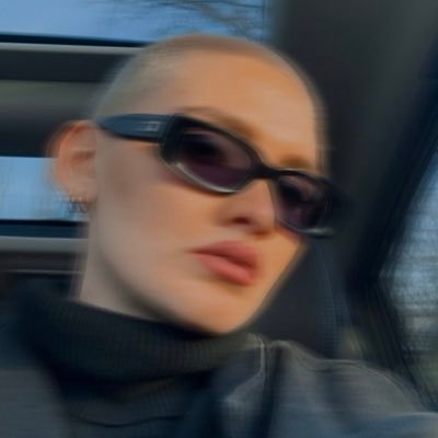 theselenaroose's profile picture. 