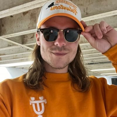 Just a simple man trying to make my way in the universe. Go damn Vols. Avid RainbowSix and D&D player. Valar Morghulis. @wdisadvantage_