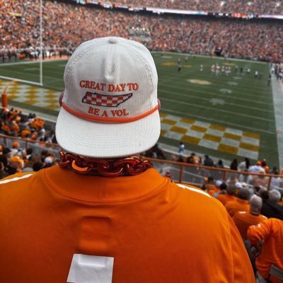#GBO • WGWTFA 🍊 • VOLS BY FIDDY 🟧⬜️ • #B2A • #GreenWall • @Weigelsstores & @TheVolClub enthusiast • 999 4L 🖤