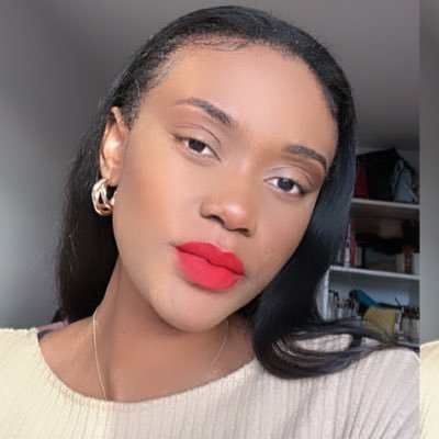 josianeklng's profile picture. Les femmes qui lisent sont dangereuses.