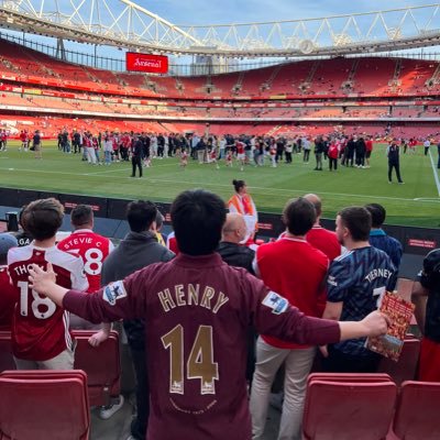A proud gooner. AJ1, R9 and football kit collector.