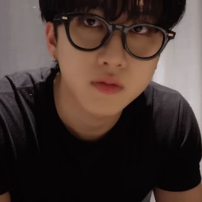 v4lsk's profile picture. .