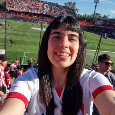 Hincha y socia del único campeón de La Plata.
También rompo las pelotas con la F1.