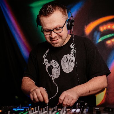 DJ / Producer / Label Owner (D!-Rave Records)
Full biography in German @ https://t.co/secTqfzL8m
Label: https://t.co/G0NFWT16zY