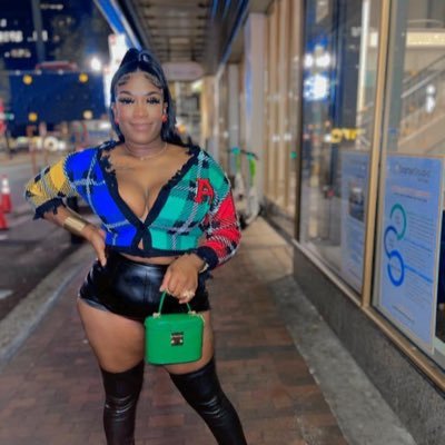 Living Life…💎🛩️💞💰 Tiktok : Prettyblackxxxx Fb : Simondria Snell IG : Prettyblackxx