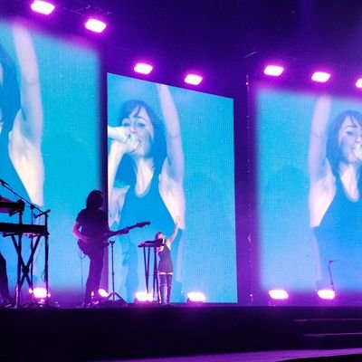 aldmedo's profile picture. I love and admire @DoveCameron @ArianaGrande I love you.
I am in love with the @Letwinsofficial.
Fanatic of #WDM and happy to belong to #IntocablesWDM