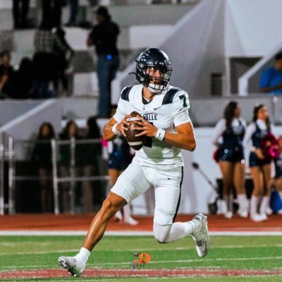 QB at Del Valle High School| Class of '26| 6'2 190| https://t.co/LDtW39t8Go