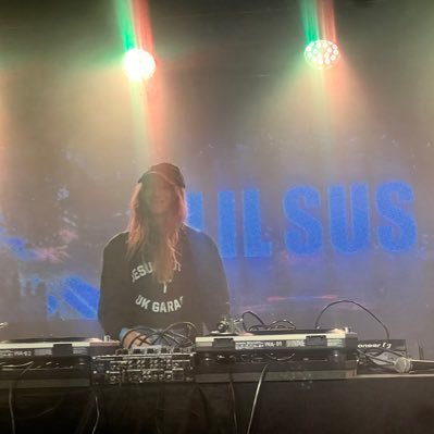 bluesky: lilsus.bsky ☁ the opening dj’s favorite dj 🔌