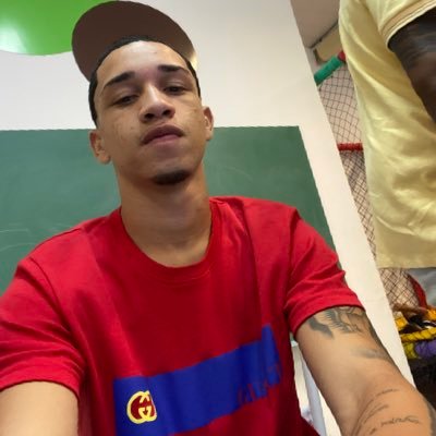 Nem pobre, nem rico apenas um favelado muito bem sucedido. 🥋