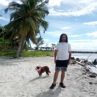 Ex habitante de calle, artesano, viajo por la vida con la Lupe, antiuribista y progresista, amante de la naturaleza y los animales