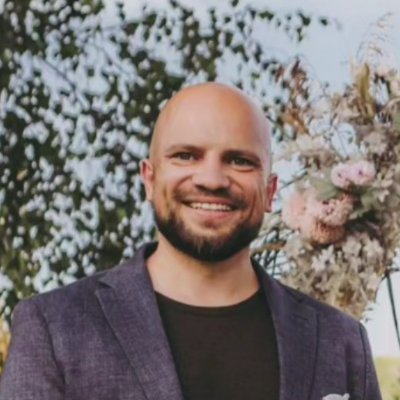 MartinNeimans's profile picture. INTP • Creating a brand while managing a job & family • I've spent 1,500+ hours learning about AI and automation • AI Solutions for busy Solopreneurs •