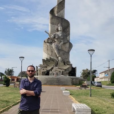 Periodista de Radio Gráfica, conductor de “Punto de Partida” - Lunes a viernes de 8 a 10am. Los domingos publico el Panorama sindical.