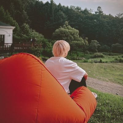 Yit8vdnde3dqluJ's profile picture. just me sharing my thoughts from time to time ✨