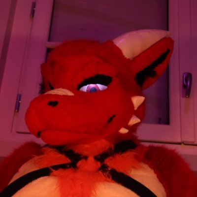 My dragon's lair where you can be mine all day along, when i want, where i want ~
🔞 ( Murrsuit | Top | 28 | Bisexual ) 🔞

DMs open flirt with your red dragon~