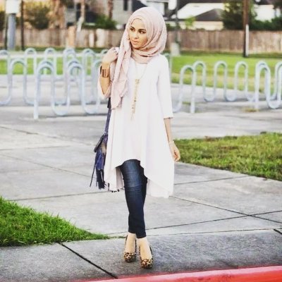 am cool,caring,loving pretty young girl looking for real friend and love am very simple to understand and easy going type that like to make friends with new peo