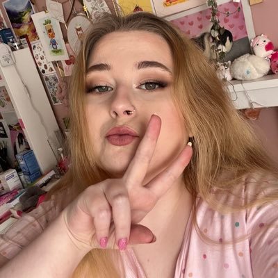 26, 🇬🇧, chronically ill & autistic • artist, piggy & bunny mom, gamer • looking to make friends in the disability community 💖