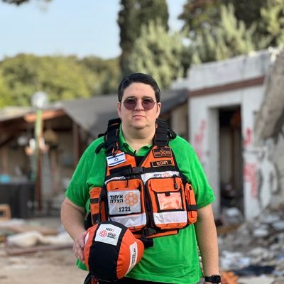 Husband and father, travel agent, @UnitedHatzalah volunteer ambucycle EMT. Just another plain, simple guy, trying to make a positive difference in the world.