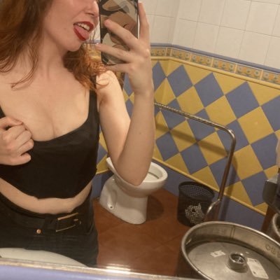 tuitera joven. Me encanta hacer trios e intercambios. Pareja sw indivisible. https://t.co/G3VhhTls05