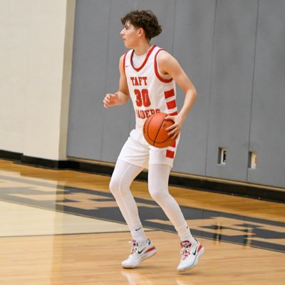 Combo Guard| 6’1 | 3.8 GPA| San Antonio Taft HS| Texas Hardwork| C/O 2024| Instagram- @romannflores_| Email: roman.flores1206@gmail.com