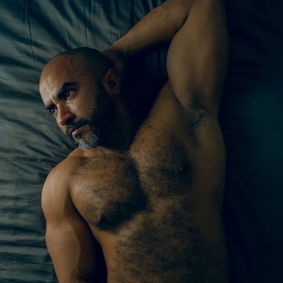 Hairy and uncut muscle top 💪🏽⬆️ Horny Teddy Bear 😈🧸 Gaymer geek and Magic the Gathering nerd 🎮 Cuddle enthusiast 🤗🧸🫂
