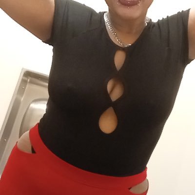 Hello I sell feet content and dm me for information or Snapchat uey123 OF @onlyuniquefisher