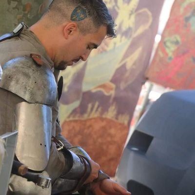 BertrandDePts's profile picture. On est en train de tout gagner, gardons la tête froide.