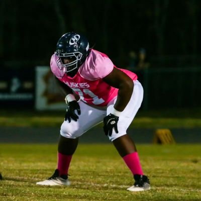 HHS'24| Football- OL/DL| Track and Field- Shotput| GPA:3.5| 274 lbs| 6'2| First Team Co- Confrence 2021(football)| Email:ilknight@students.wcpss.net|