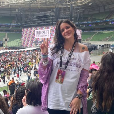 she/her 🏳️‍🌈 Folklore Stan, Never met Taylor but would be a great 🍷 partner, never been to a concert (so far!) #SeniorSwifties