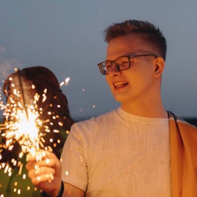 hello_tdmns's profile picture. I am an iOS developer with extensive experience 🍏 Here I will post memes related to IT 🖥️ Tips for beginners 💼 And some interesting stories about me 😎
