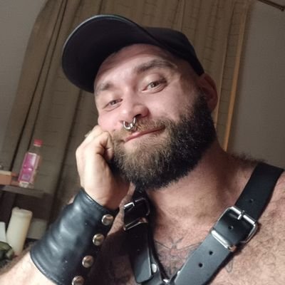 Aubearon_93's profile picture. Student, French, Bear/cub/any fluffy animal 😁
Not a pup and not a daddy ;)
Heart isn't to take 🥰