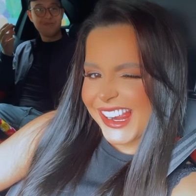 eu e a lucero pr aí fazendo círculos dos quadrados. || fan account