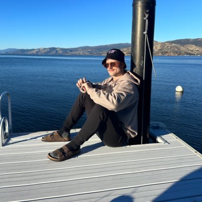 BradJor35592470's profile picture. 