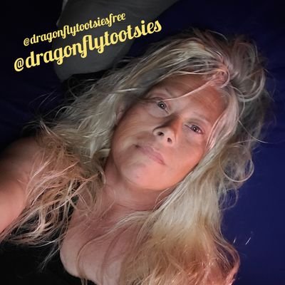 Sexy feet and so much more! I have been called curvy, thick, and voluptuous. Join me in exploring sexy & sensual content...
💰Cashapp $dragonflytootsies 💋