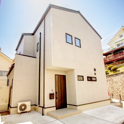 2013hoc's profile picture. ユニバーサルホーム安佐南店です。
注文住宅、建売物件、見学会のお知らせや現場や日常などをゆるーく呟いてます。中の人が食べる事が大好きなので食べ物ポスト多め。
安佐南店は１階全面地熱床暖房＋全館空調。ぜひ体感しに来てください。

インスタも見てね♪　https://t.co/raaZdvY3sY
