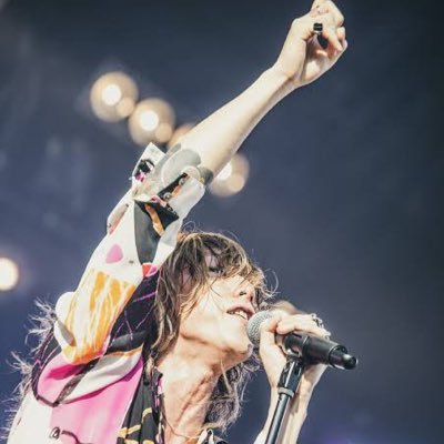 早稲田大学2年生の代です! 26卒の人だったり、同じ2年生の人とゆるく友達作れる場所を作れたら嬉しいです🔥 邦ロック/漫画/お笑い/映画/野球/テニス が好きです!