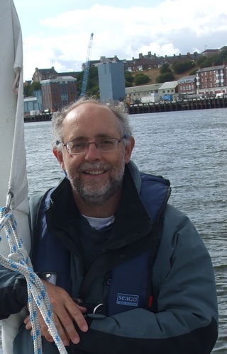 Zoologist turned biophysicist, loves open air, sailing, hills.