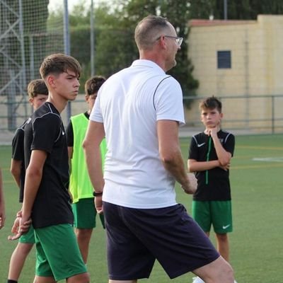 Con un GRACIAS estoy pagado.
Técnico Deportivo de Fútbol Nivel 2.
Entrenador Infantil Segunda Andaluza @MontequintoCD