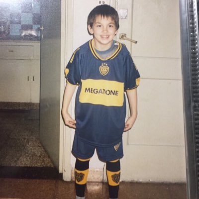 Hincha de Boca como el Diego. Juan Román Riquelme y Lionel Andrés Messi los más grandes que vi en una cancha. Conservador en el fútbol.