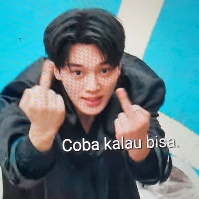mencoba untuk banyak minum air putih